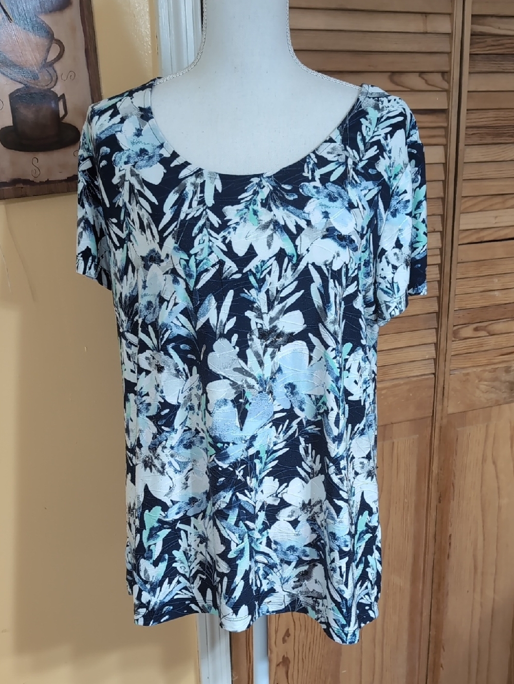 Croft & Barrow Floral Scoop Neck Top in Blue and White L